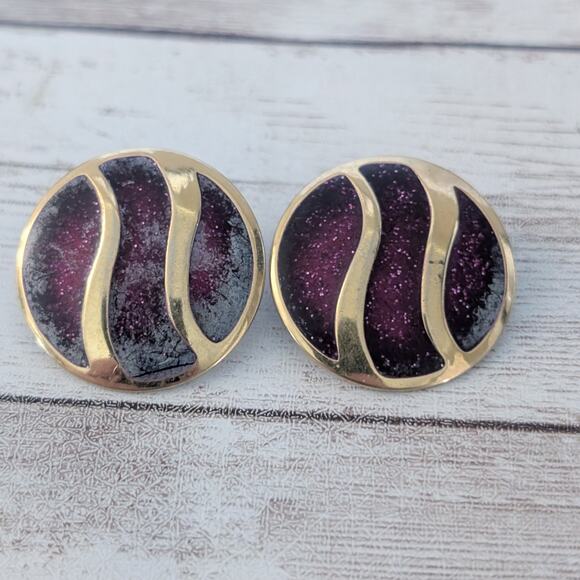 Vintage Clip On Earrings Dark Red & Gold Tone - Damaged - Picture 2 of 7